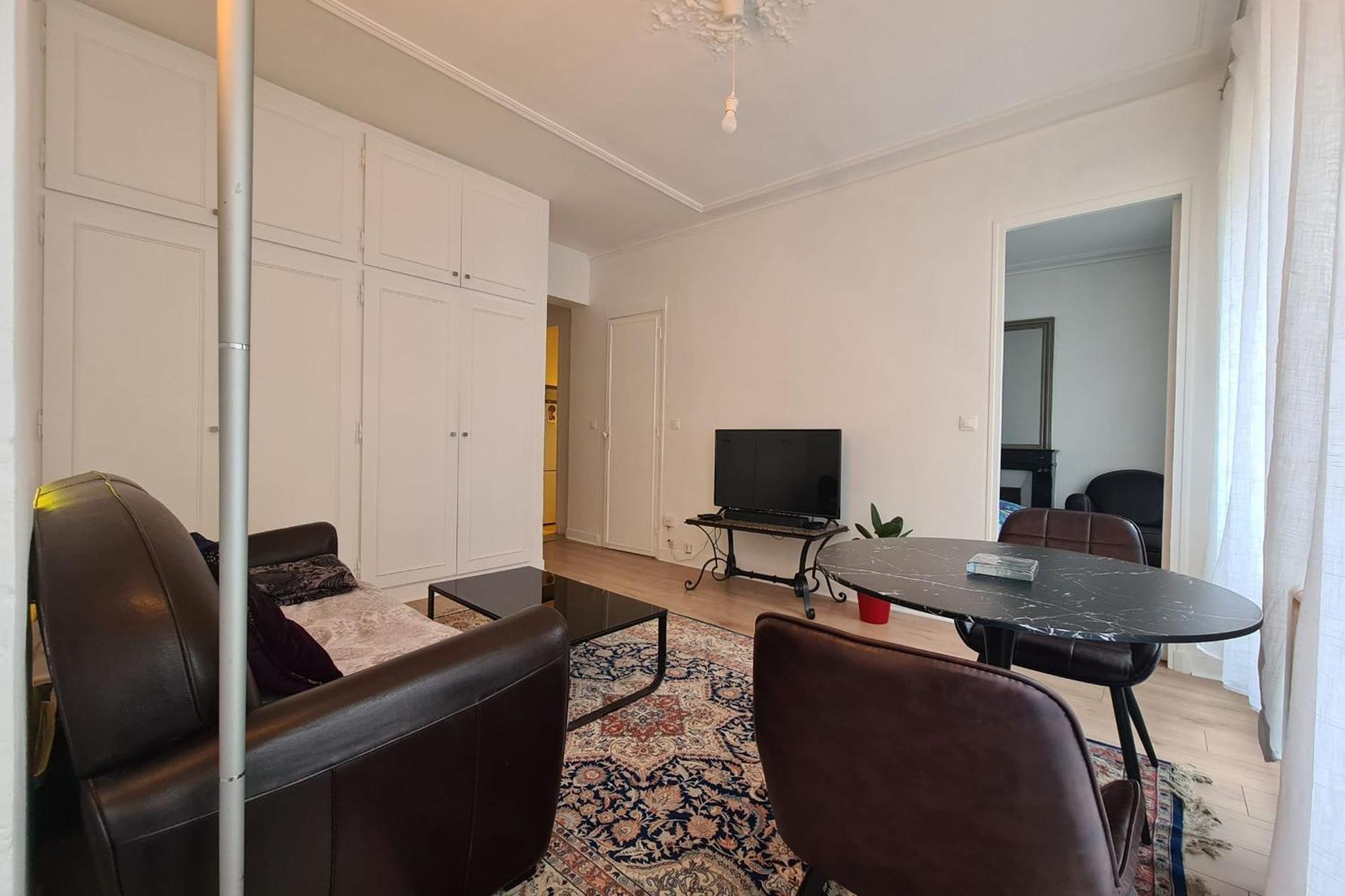 Apartment Charming Nest In